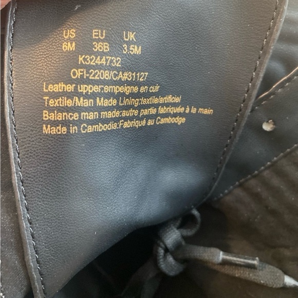 DKNY Womens Silver Basia Round Toe Block Heel Boots NWOT size 6M. - Picture 10 of 10